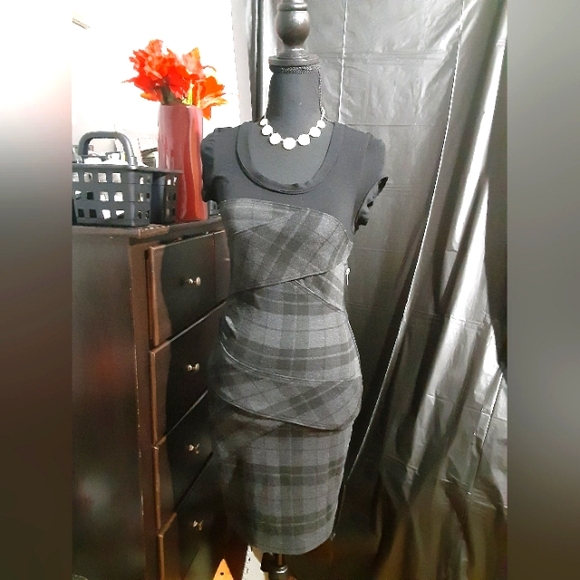 BCBGMaxAzria Dresses & Skirts - BcbgMaxAziria Women's Body Form Fitting Dress Size 0 Black Goth Whimsical